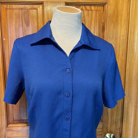 Sag harbor button up top - Picture 2 of 6